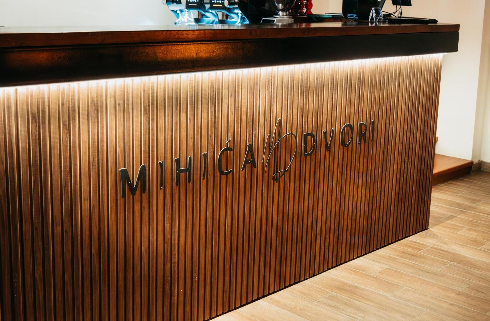 Pansion Mihica Dvori Hotel Babina Greda Exterior photo